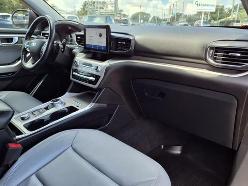 Used 2021 Ford Explorer XLT w/ XLT Sport Appearance Package image 11
