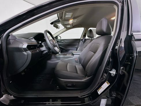 Used 2025 Nissan Altima 2.5 SV image 13