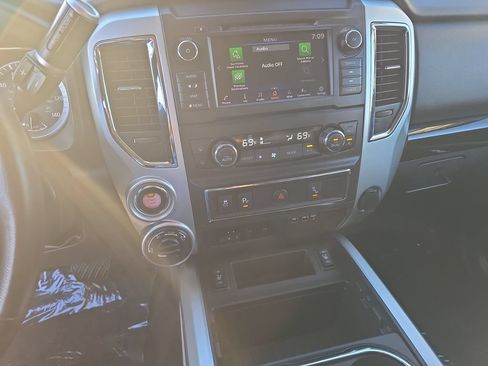 Used 2019 Nissan Titan SV w/ SV Convenience Package AWD/4WD image 16