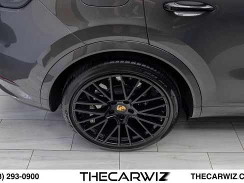 Used 2023 Porsche Cayenne Turbo AWD/4WD image 21