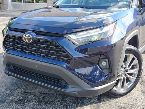 Used 2022 Toyota RAV4 XLE Premium AWD/4WD image 6