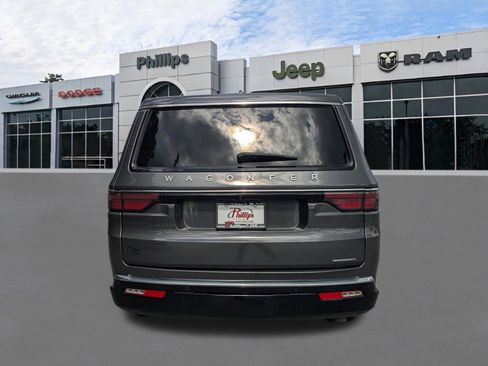 Certified 2024 Jeep Wagoneer L Series II w/ Flexible Seating Group image 4