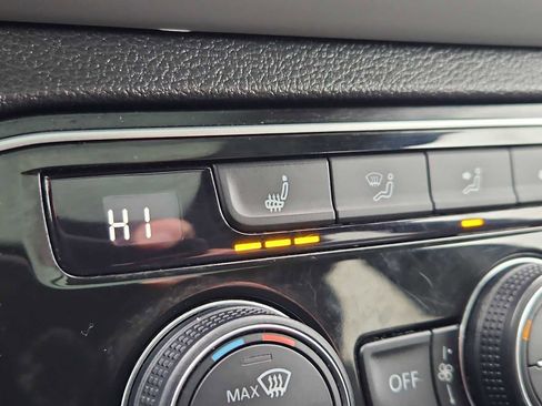 Used 2022 Volkswagen Atlas Cross Sport SEL R-Line AWD/4WD image 21