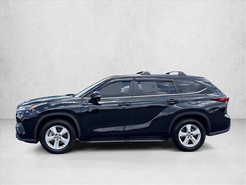 Used 2023 Toyota Highlander L FWD image 8