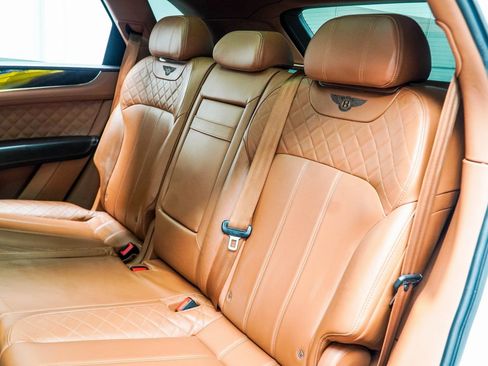 Used 2017 Bentley Bentayga image 49