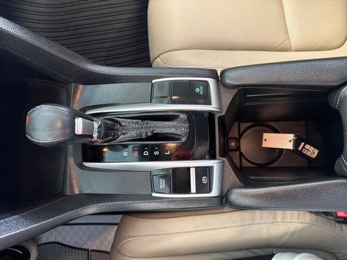 Used 2018 Honda Civic Touring image 19