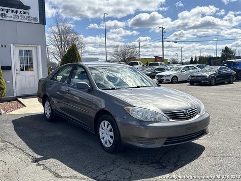 Used 2005 Toyota Camry image 3
