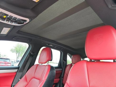 Used 2017 Porsche Cayenne Platinum Edition image 20