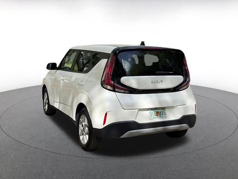Used 2025 Kia Soul LX w/ LX Technology Package image 12