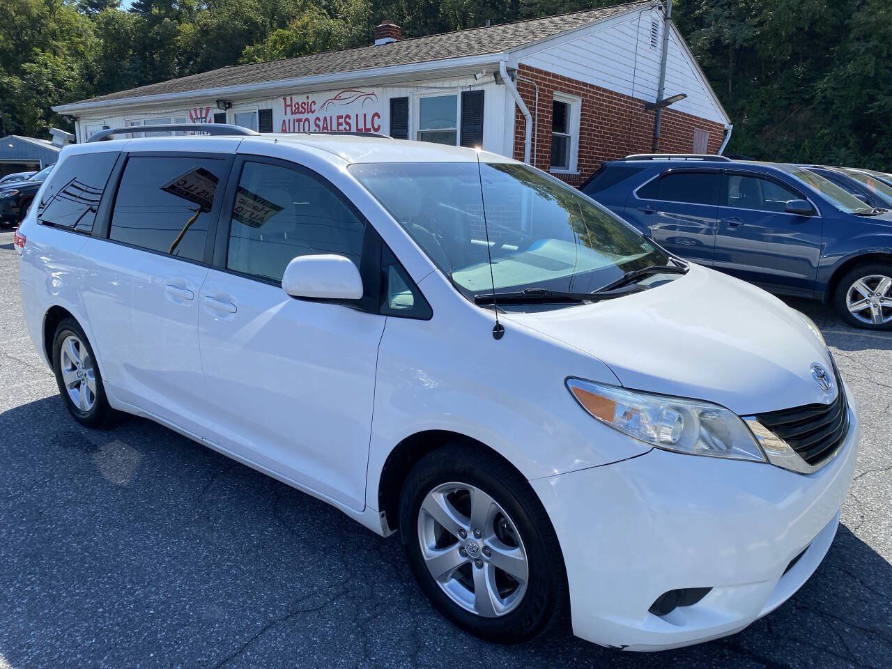 Used 2014 Toyota Sienna LE FWD image 3