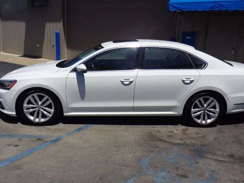 Used 2018 Volkswagen Passat 2.0T SE FWD image 5