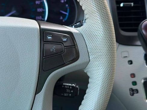 Used 2012 Toyota Sienna XLE FWD image 20