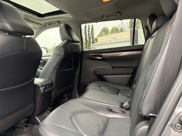 Used 2024 Toyota Highlander Limited AWD/4WD image 22