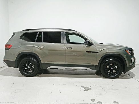 Used 2025 Volkswagen Atlas Peak Edition SE AWD/4WD image 7
