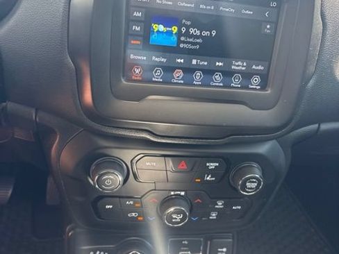 Used 2021 Jeep Renegade Latitude AWD/4WD image 15