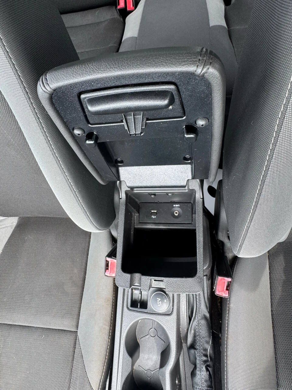 Used 2012 Ford Focus SE FWD image 25