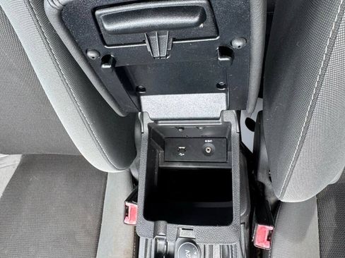 Used 2012 Ford Focus SE FWD image 25