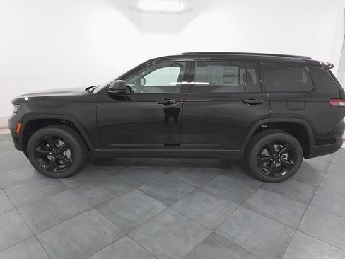 New 2025 Jeep Grand Cherokee L Altitude image 2
