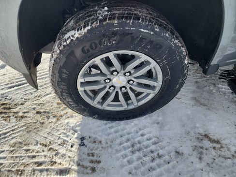 Used 2024 Chevrolet Colorado LT w/ LT Convenience Package II image 32