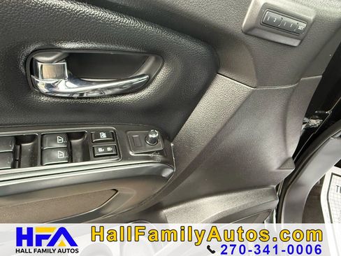 Used 2018 Nissan Titan SL w/ Midnight Edition image 18