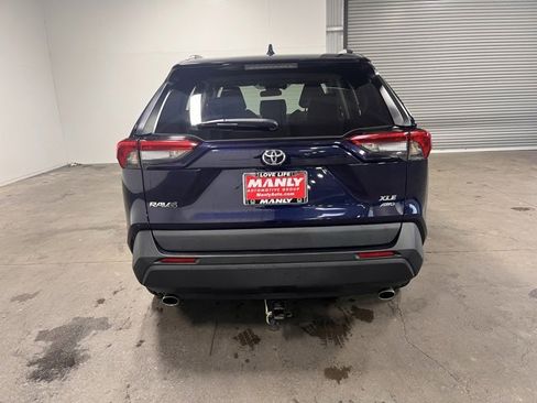 Used 2021 Toyota RAV4 XLE Premium image 4
