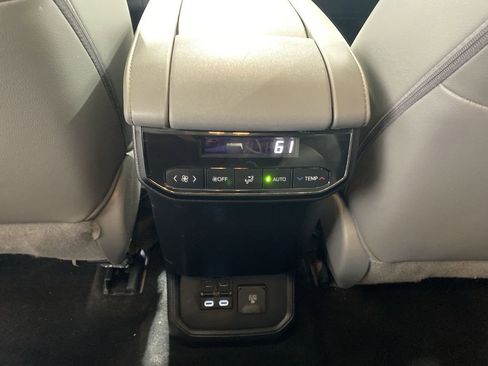 Used 2023 Toyota Highlander Limited image 23