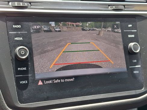 Used 2023 Volkswagen Tiguan SE AWD/4WD image 18