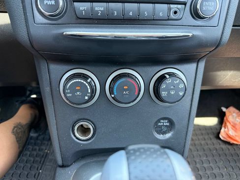 Used 2014 Nissan Rogue S w/ Convenience Package AWD/4WD image 14