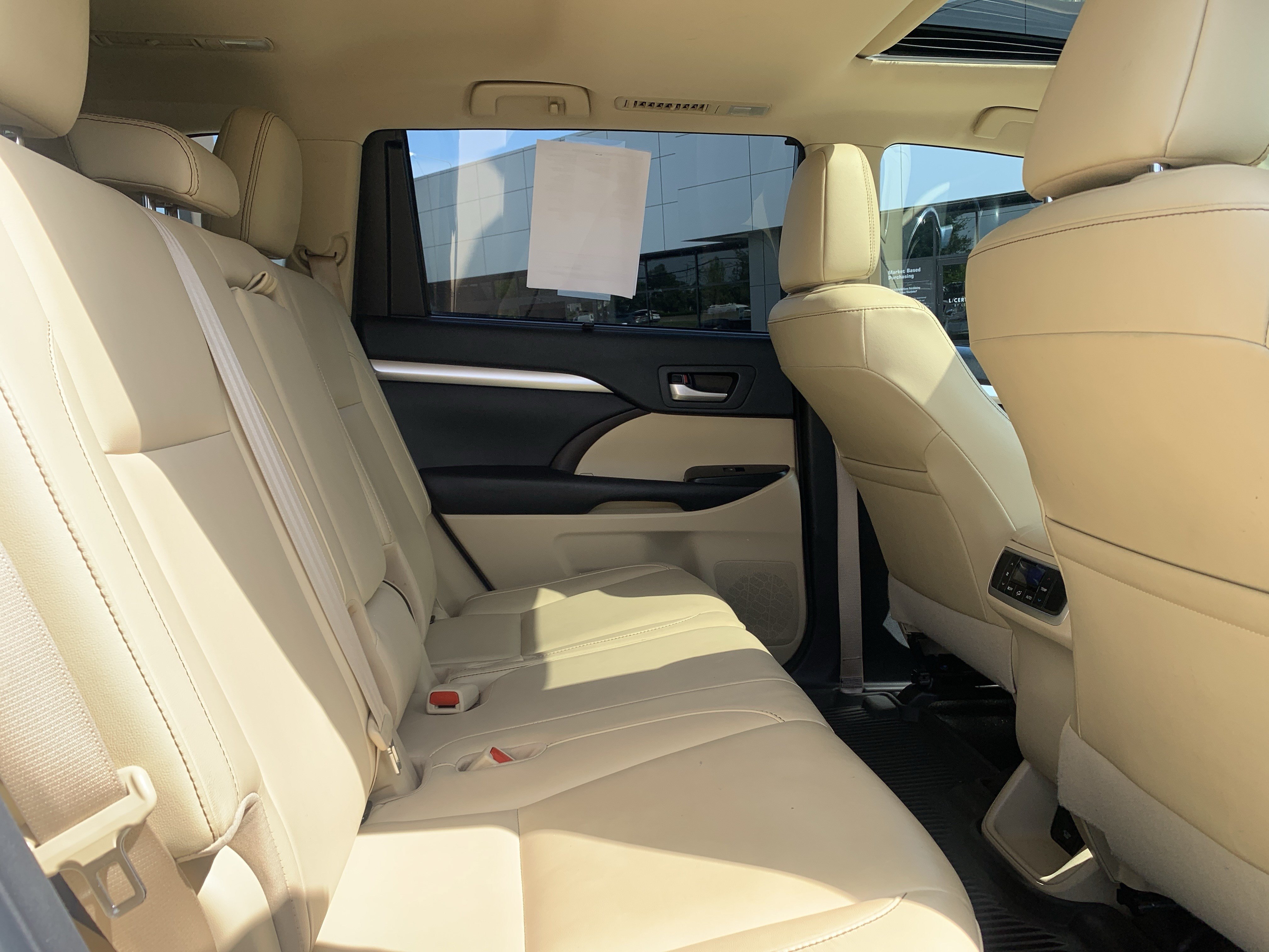 Used 2017 Toyota Highlander XLE FWD image 33