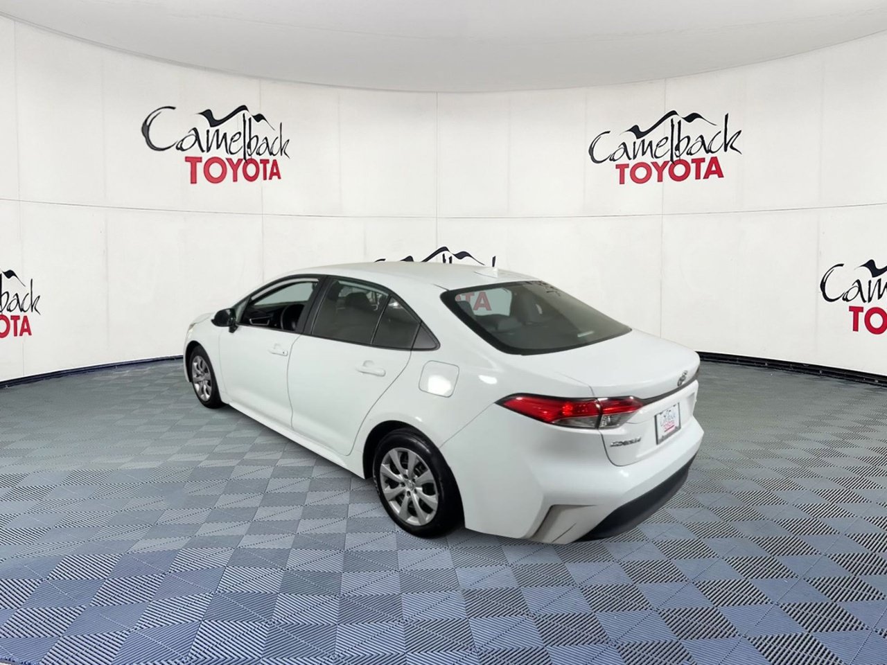Used 2025 Toyota Corolla LE FWD image 9