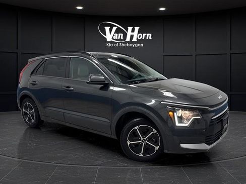 Used 2023 Kia Niro EX image 1