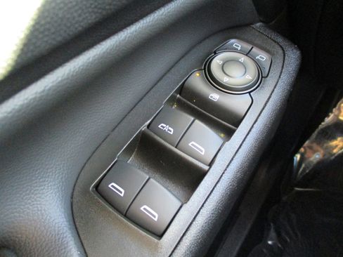 Used 2023 Chevrolet Equinox LT image 30