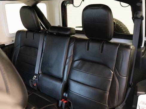 Used 2022 Jeep Wrangler Unlimited Sahara w/ Cold Weather Group image 19