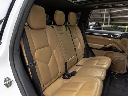 Used 2016 Porsche Cayenne AWD/4WD image 54