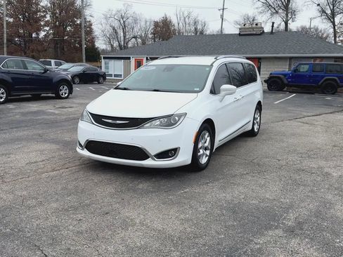 Used 2018 Chrysler Pacifica Touring-L Plus w/ Advanced Safetytec Group image 4