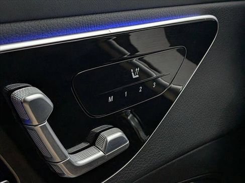 Used 2023 Mercedes-Benz GLC 300 4MATIC image 11