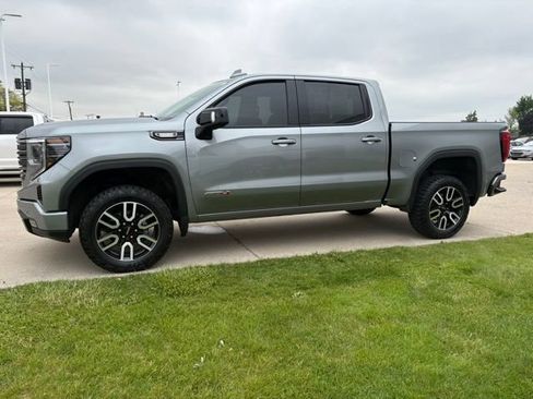 Used 2024 GMC Sierra 1500 AT4 w/ AT4 Premium Package AWD/4WD image 13