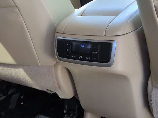 Used 2016 Toyota Highlander XLE AWD/4WD image 23