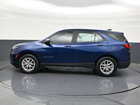 Used 2023 Chevrolet Equinox LS FWD image 2