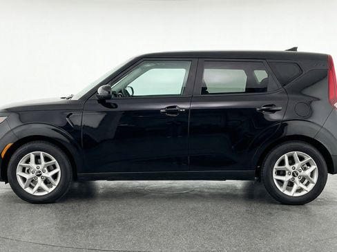 Used 2025 Kia Soul LX w/ LX Technology Package image 5