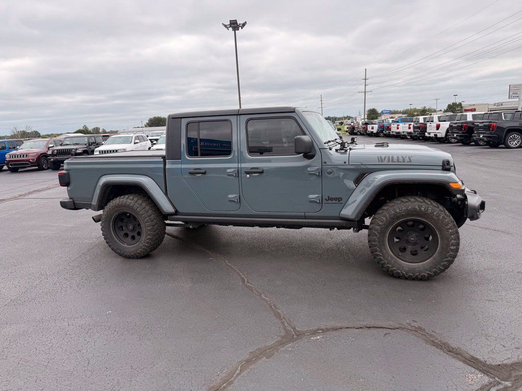 Used 2025 Jeep Gladiator Sport AWD/4WD image 7