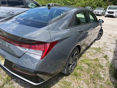 Used 2025 Hyundai Elantra SEL FWD image 9