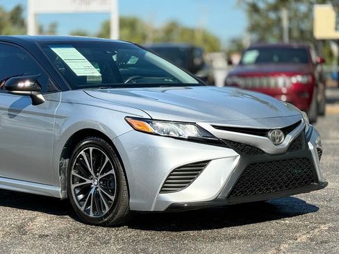 Used 2018 Toyota Camry SE image 12