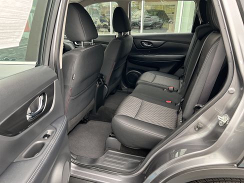 Used 2018 Nissan Rogue S AWD/4WD image 5