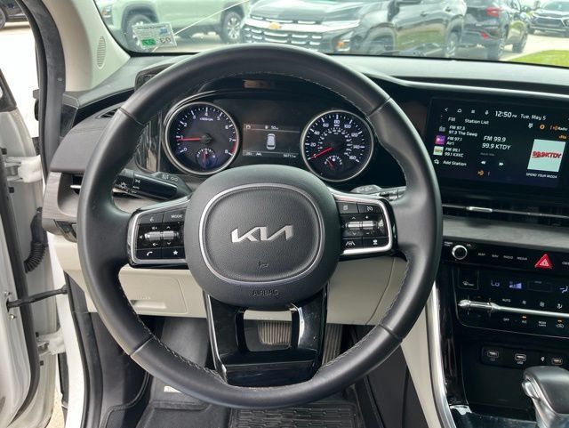Used 2024 Kia Carnival EX FWD image 14