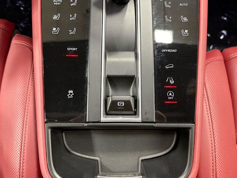 Certified 2026 Porsche Macan AWD/4WD image 29