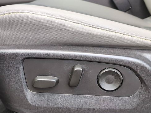 Used 2024 Chevrolet Colorado ZR2 w/ Technology Package AWD/4WD image 17
