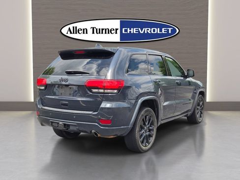 Used 2017 Jeep Grand Cherokee Altitude AWD/4WD image 6