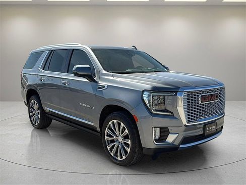 Used 2021 GMC Yukon Denali w/ Denali Premium Package image 7
