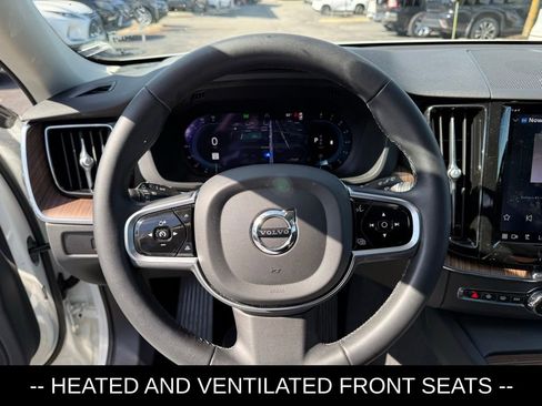 Used 2023 Volvo XC60 B5 Plus image 8